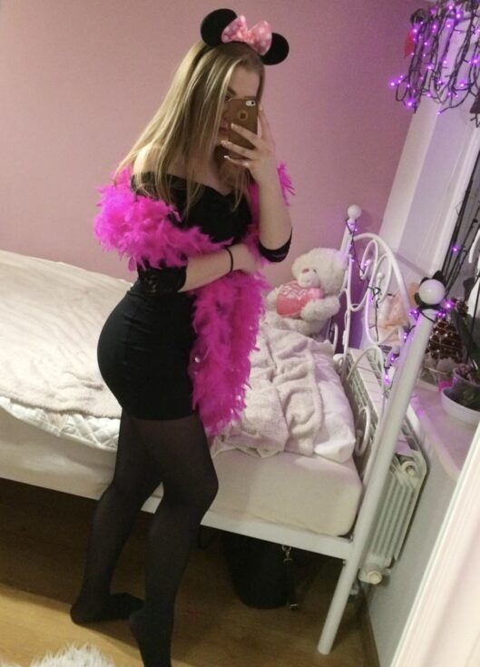 slatka neverna plavuša