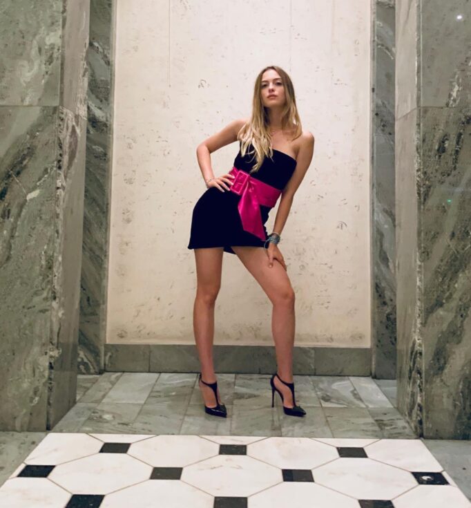 fensi moderna sponzorka