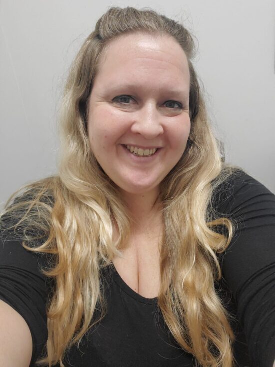 bucka nasmejana domacica