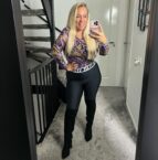 lepa plavuša za druženje