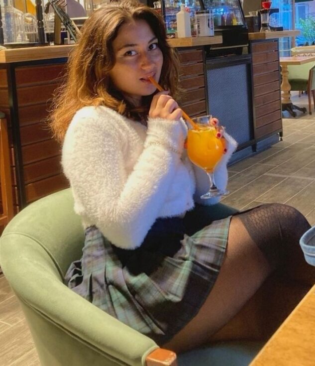 lepa stidljiva mlada