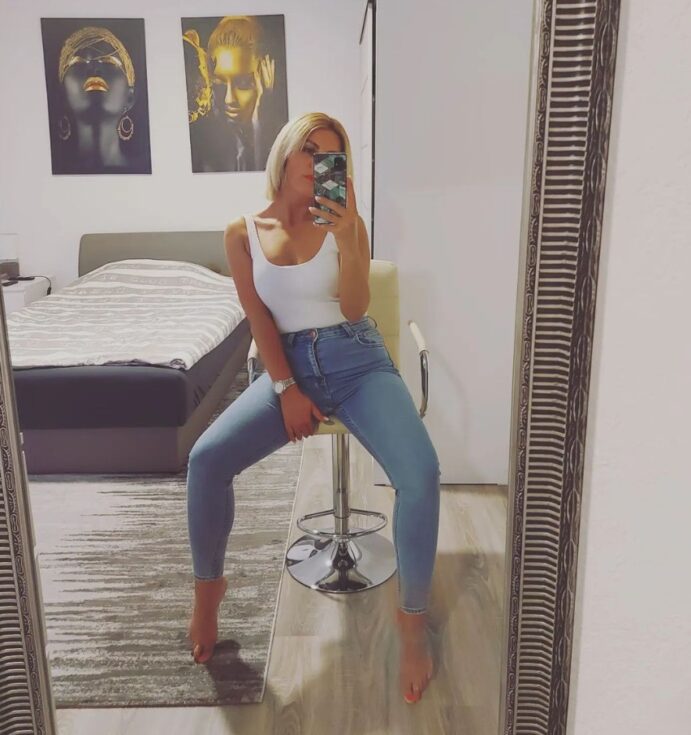 zanima je samo krevet