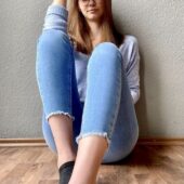 povucena devojka