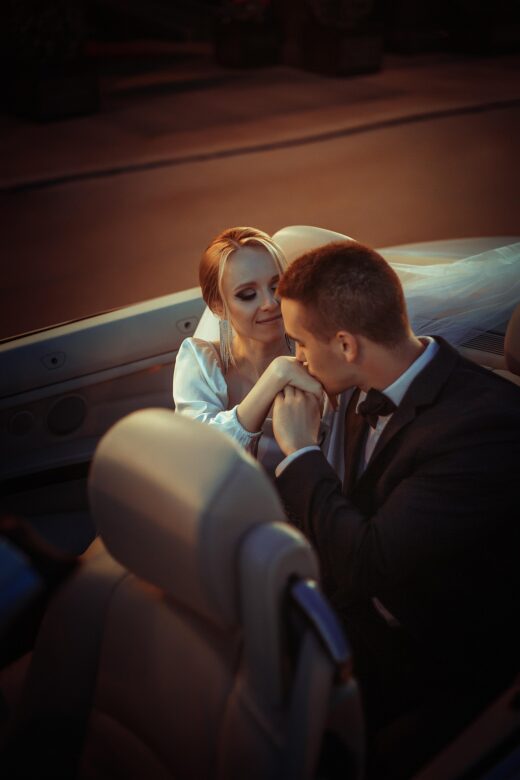 ona trazi njega kiss