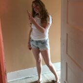 previse opustena - ona trazi njega