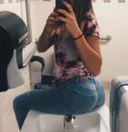 introventna lepa devojka